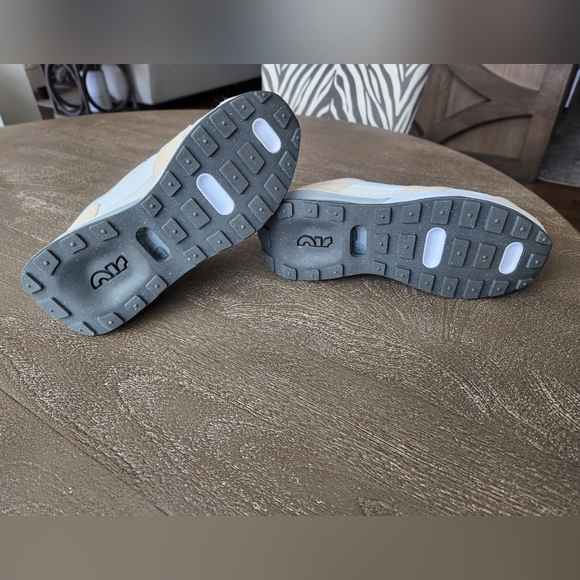 NWOB Nike Air Max Pre Day Shoes - Picture 13 of 13